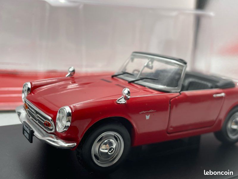 Miniature Honda S800 Spider 1966 – Triple 9 Collection 1/18 (Blanc, Neuve)
