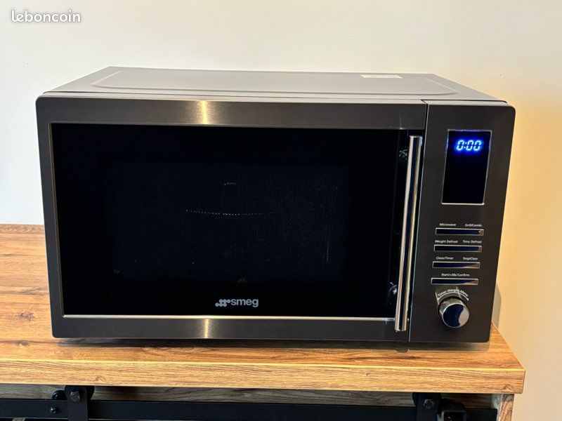 Four Micro-ondes Grill Smeg MOE25B Noir 25L - 900W Avec Fonctions Intégrées