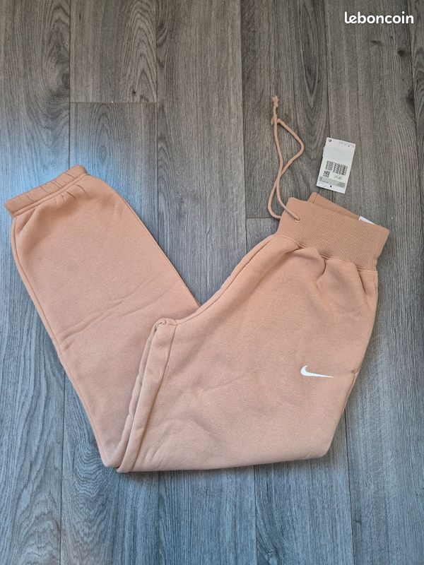 Jogging Beige Nike Femme Collection Phenix Taille Coupe