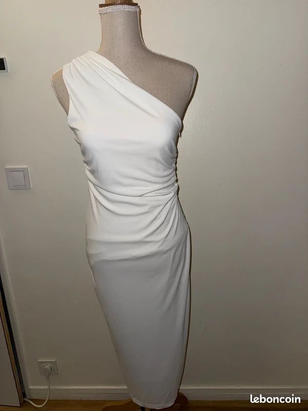 Robe Blanche Zara Taille M - Style Mini, Occasion En Très Bon état