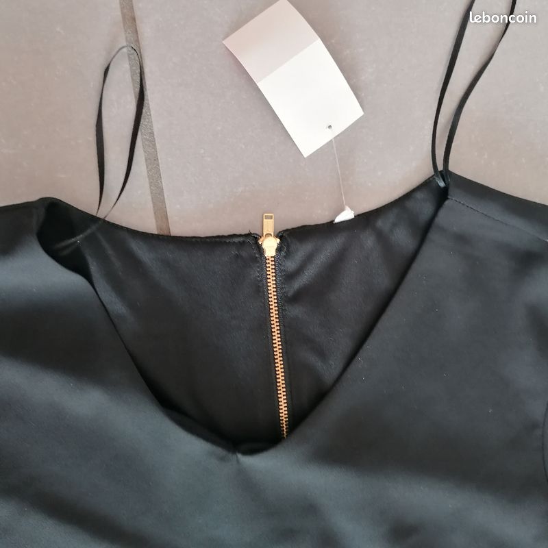 Robe noire avec doublure neuve T. 38 (image 2)
