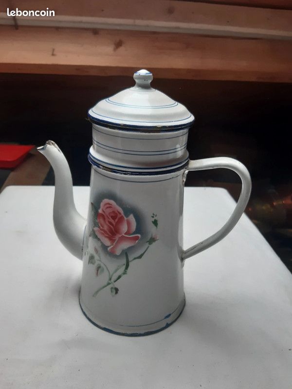Cafetière vintage en tôle émaillé à décor floral (image 8)