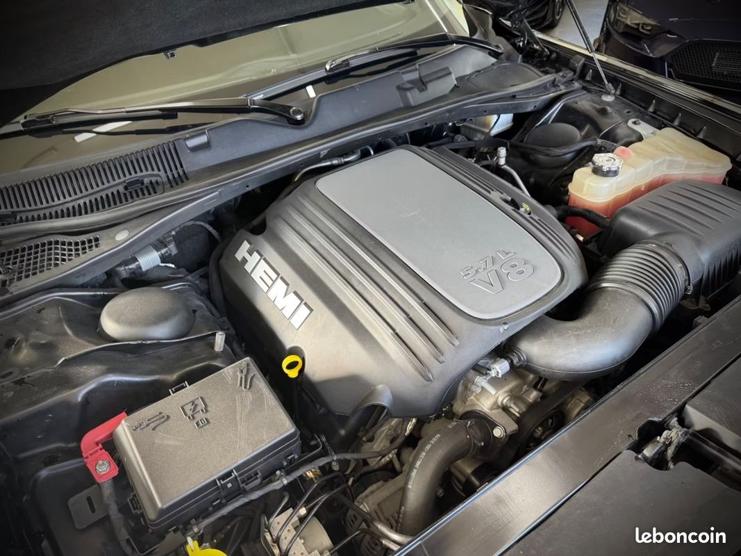 Dodge CHALLENGER R/T 5.7 V8 HEMI 381 ch – Toit ouvrant – CarPlay – Cuir intégral (image 17)