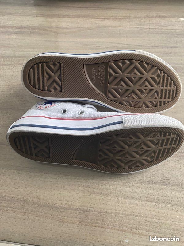 Vends converse blanche enfants (image 3)