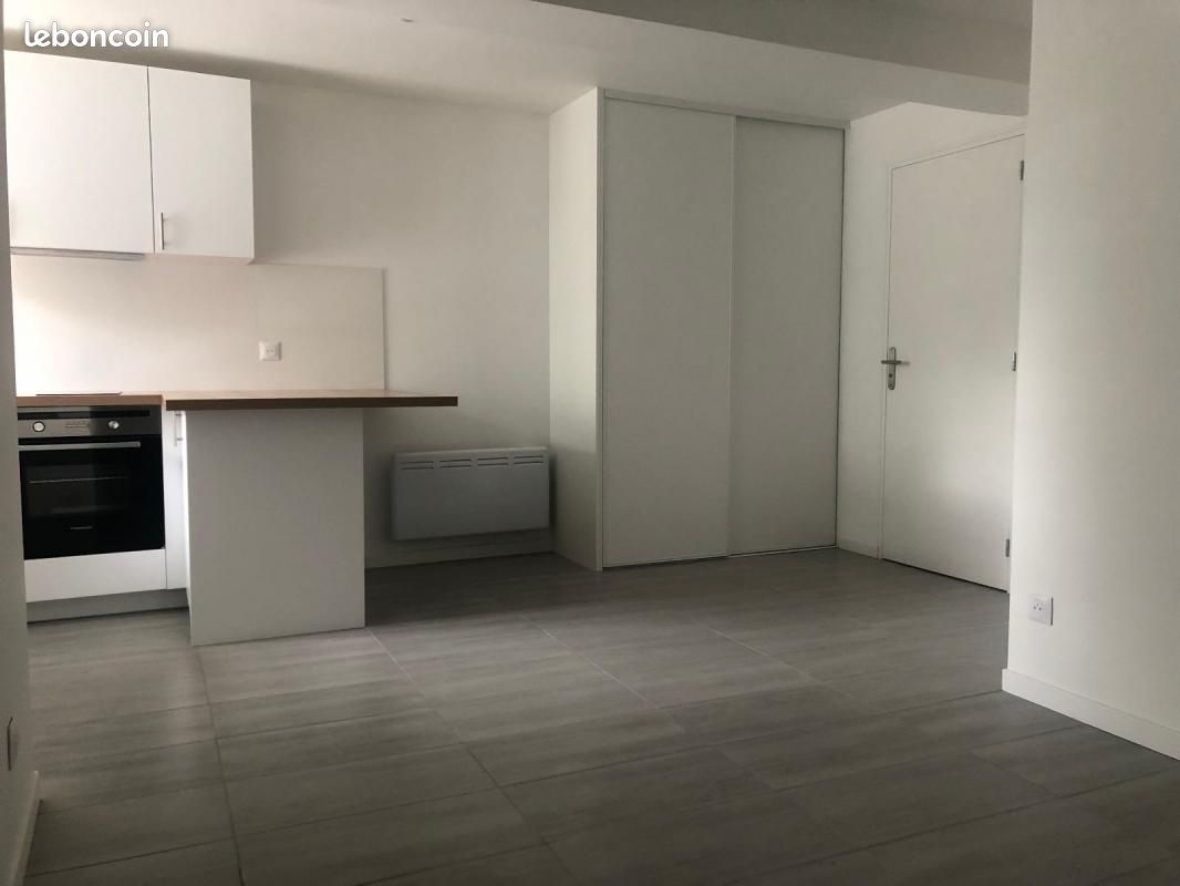 Appartement 1 pièce 25 m² - Thouars 79100 (image principale 3)