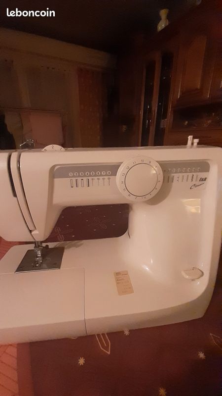Machine à coudre (image 4)