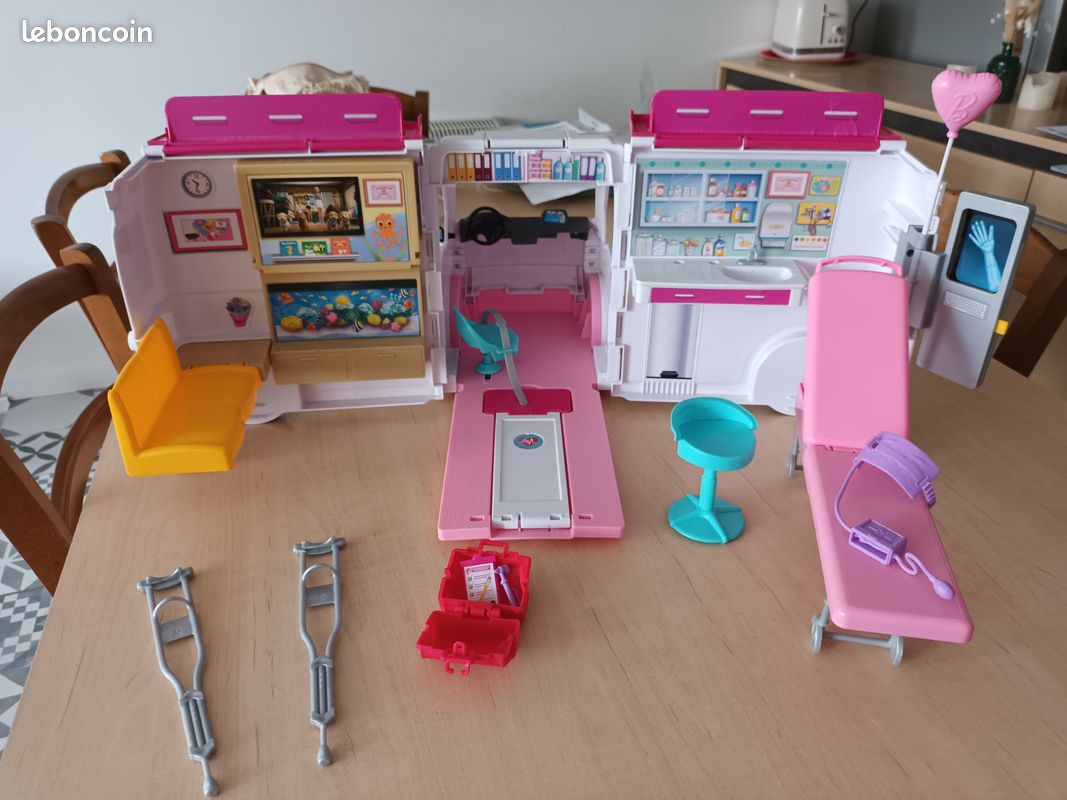 Ambulance Barbie (image 3)
