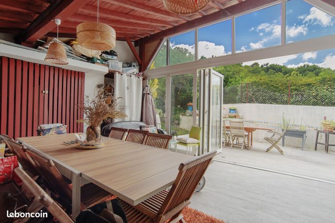 Maison 7 pièces 230 m²