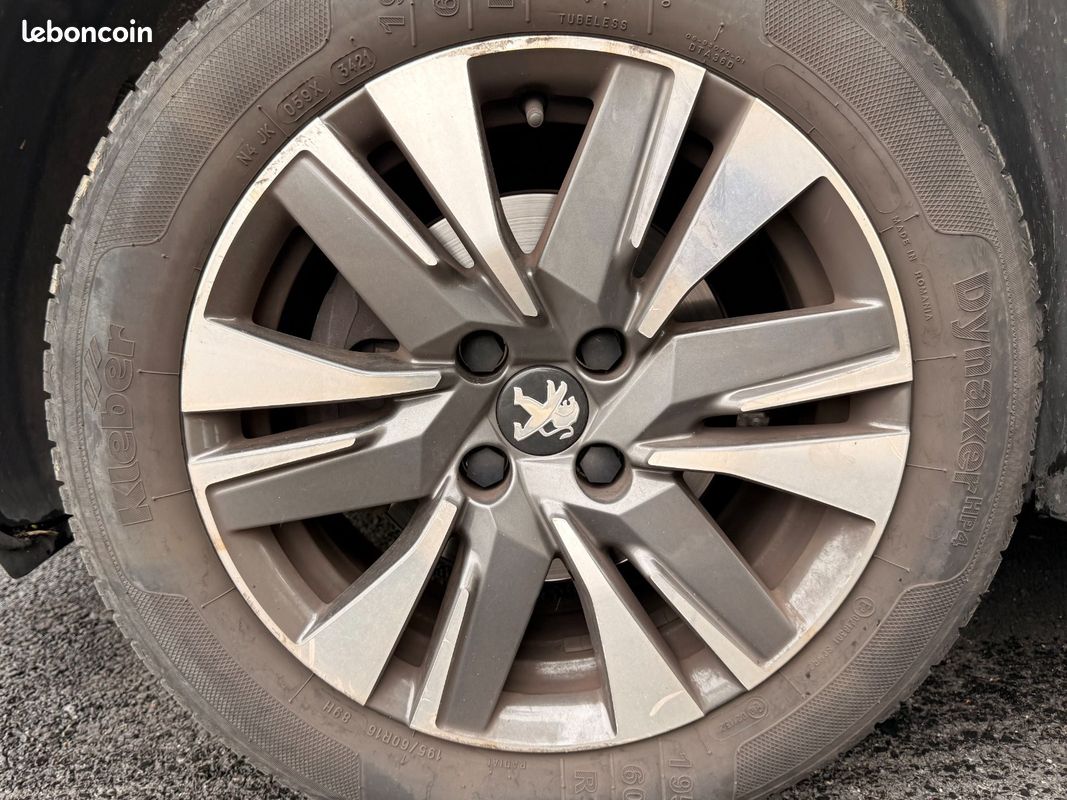 PEUGEOT 2008 130ch SS BVM6 Style (image 25)