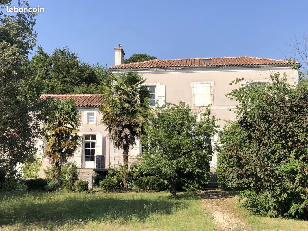 Maison 16 pièces 218 m² · à Londigny · 218 m² · 349 000 €