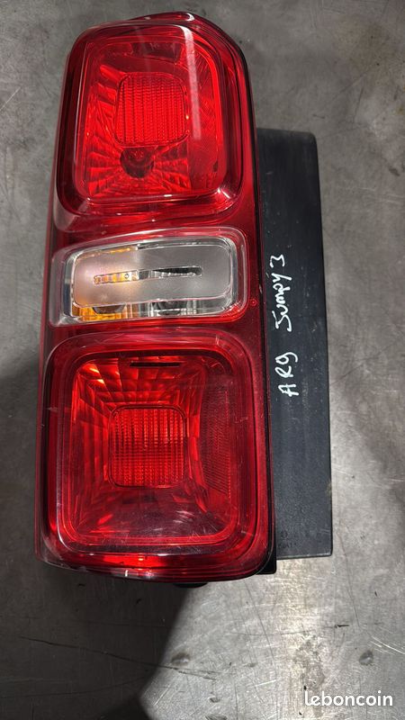 Feu Arrière Gauche Pour Peugeot Expert, Opel Vivaro C, Citroën Jumpy - Réf. OE 9808243180