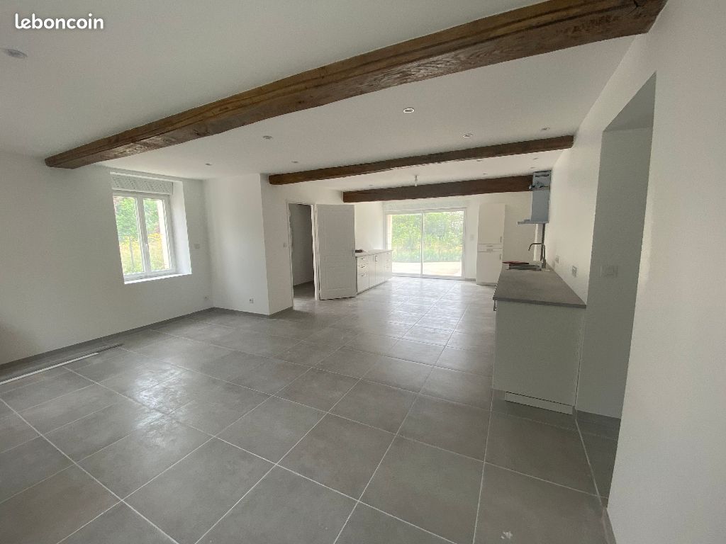 Maison 5 pièces 164 m² · à Mont-Saint-Sulpice · 164 m² · 980 €/mois