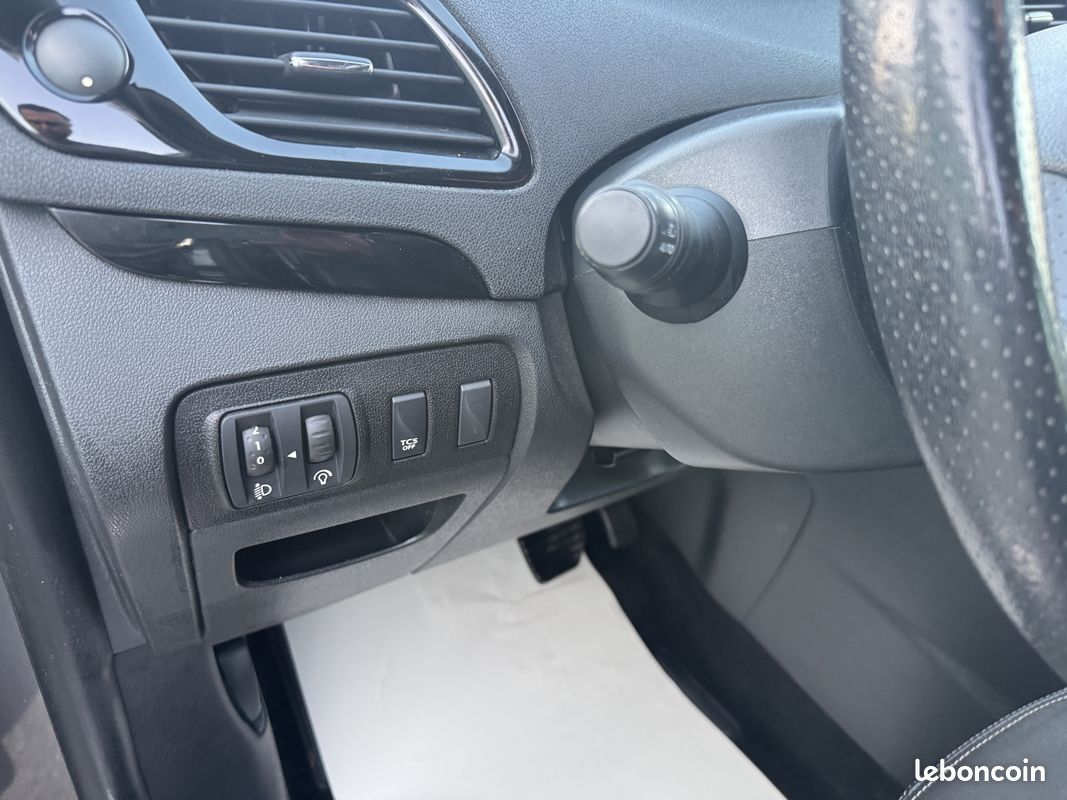 Renault SCENIC III 1.5 DCI 110CH BOSE 2015 EDC (image 20)