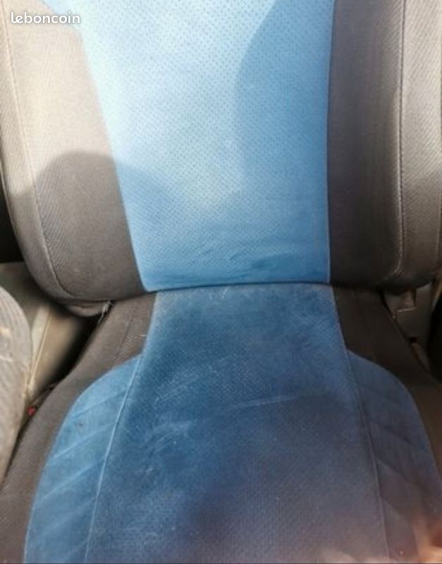 Paire de sièges baquets d'origine Subaru STI en bon état avec fixation modifiée pour installation 4x4 (image 2)