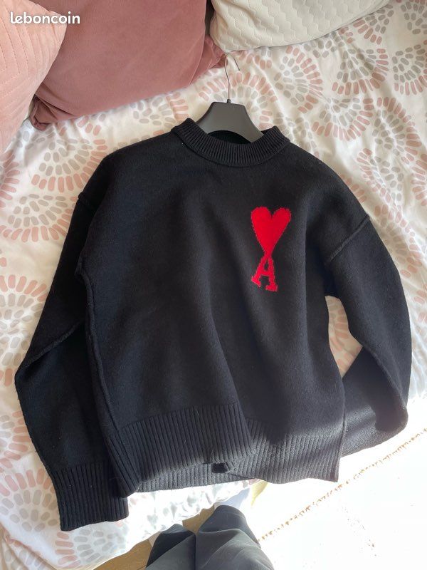 Pull AMI Paris Coeur Rouge - Noir, Taille M, 100% Laine, Occasion Très Bon état, Style Iconique