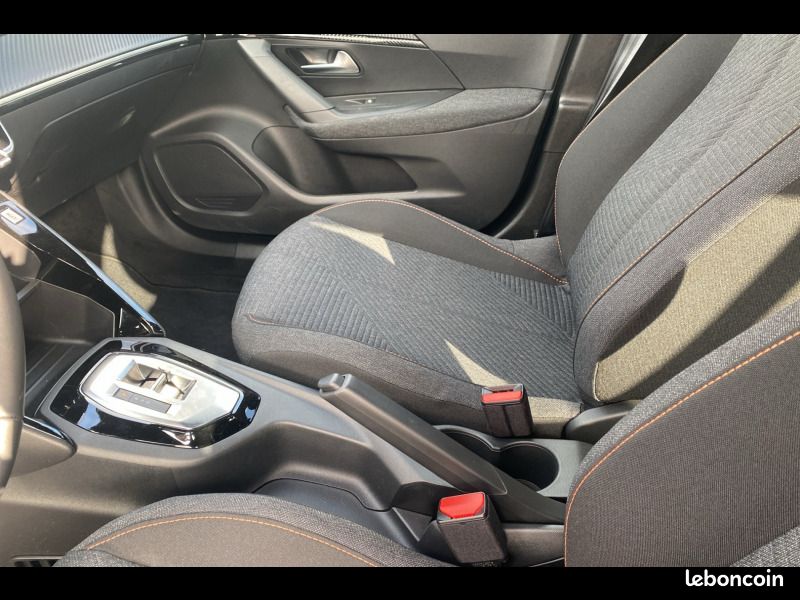 Peugeot 2008 Hybrid 145 e-DCS6 Business (image 21)