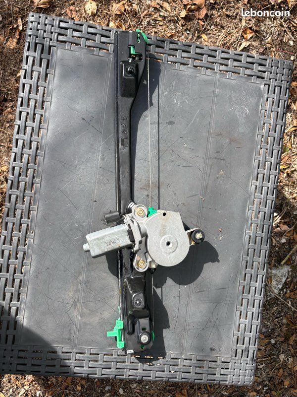 Moteur lève vitre droit (côté passager) Fiat Punto (image 1)