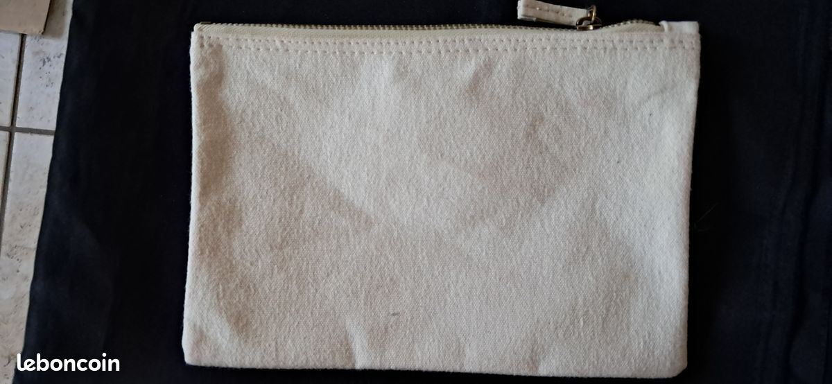 Pochette maquillage (image 1)
