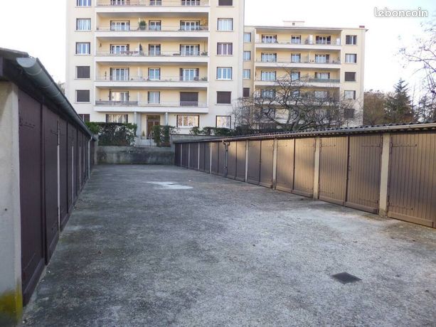Garage/box Bron