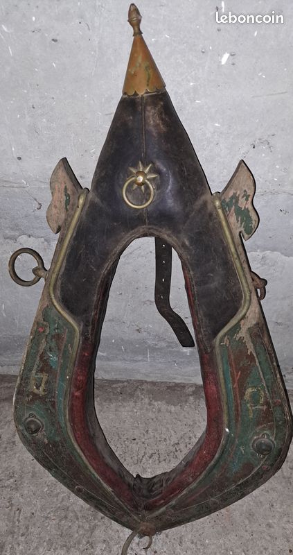 Ancien collier de cheval en cuir (image 1)