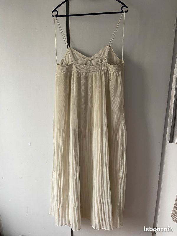 ZARA Robe longue mousseline plissée vert menthe (image 1)