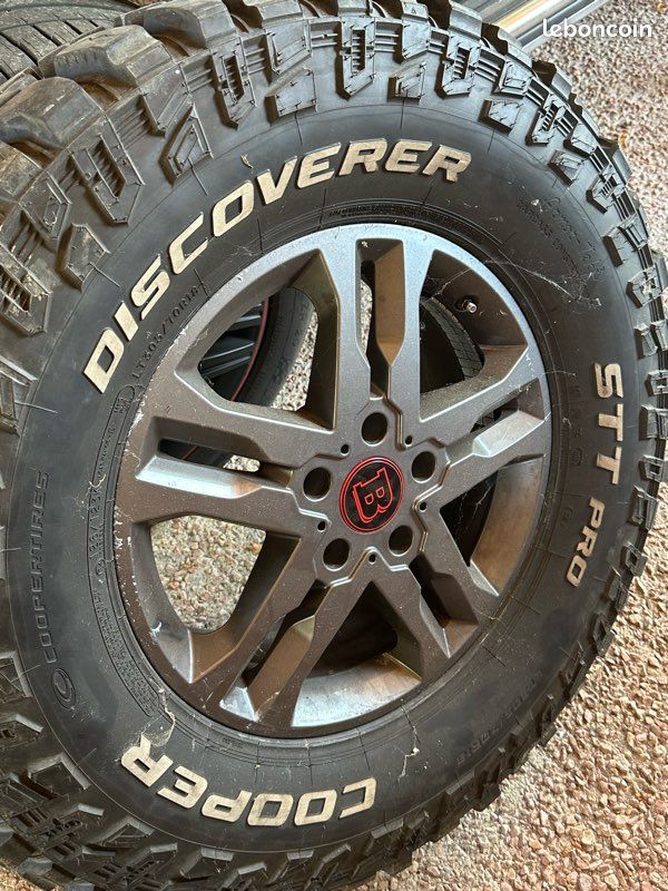 Vends 4 pneus Cooper STY PRO 305/70/18 neufs (image 1)