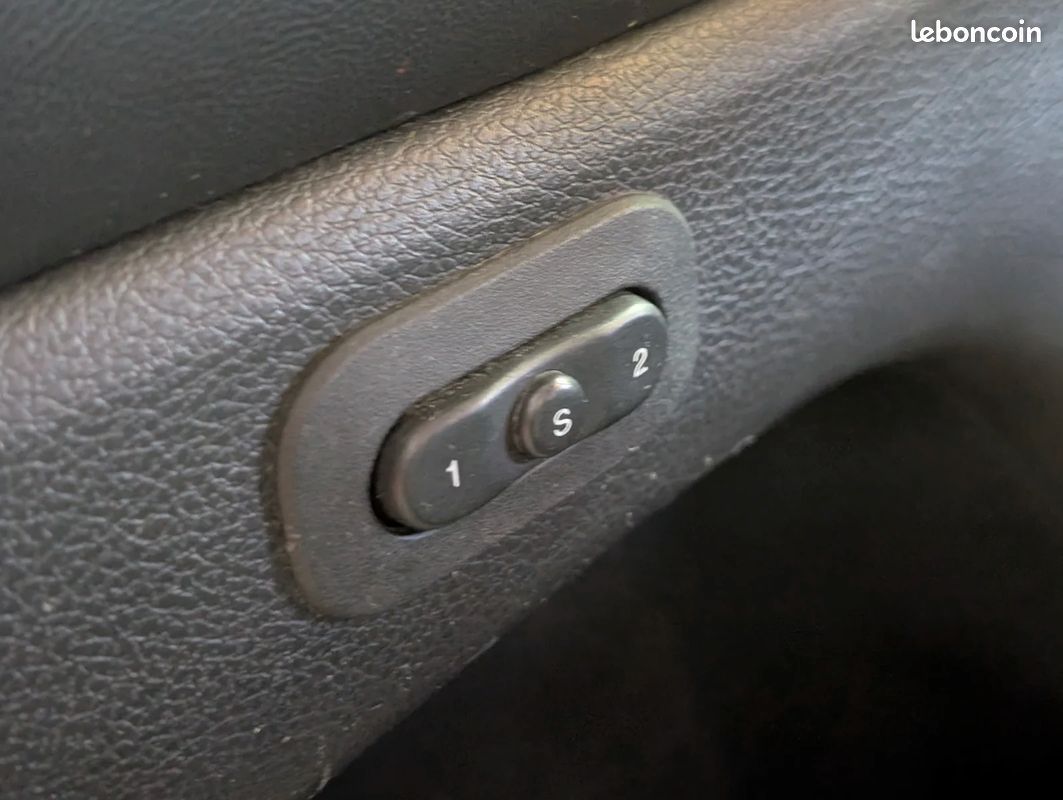 Jeep GRAND CHEROKEE 3.0 CRD 250CH Limited / CAMERA DE RECUL / CUIR / SIEGES ELECTRIQUES A MEMOIRES (image 28)