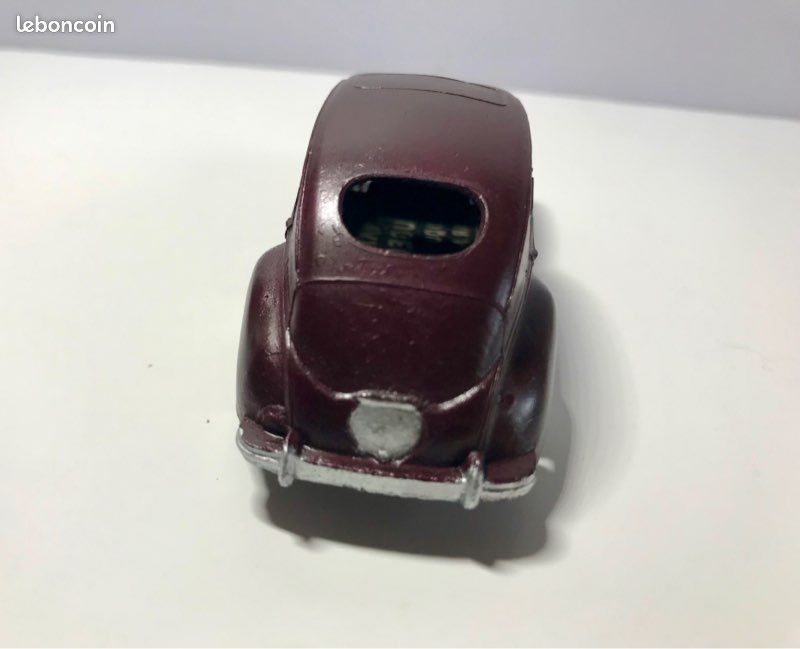Dinky Toys 24R Peugeot 203 – Jantes Grises, Petite Lunette – Occasion