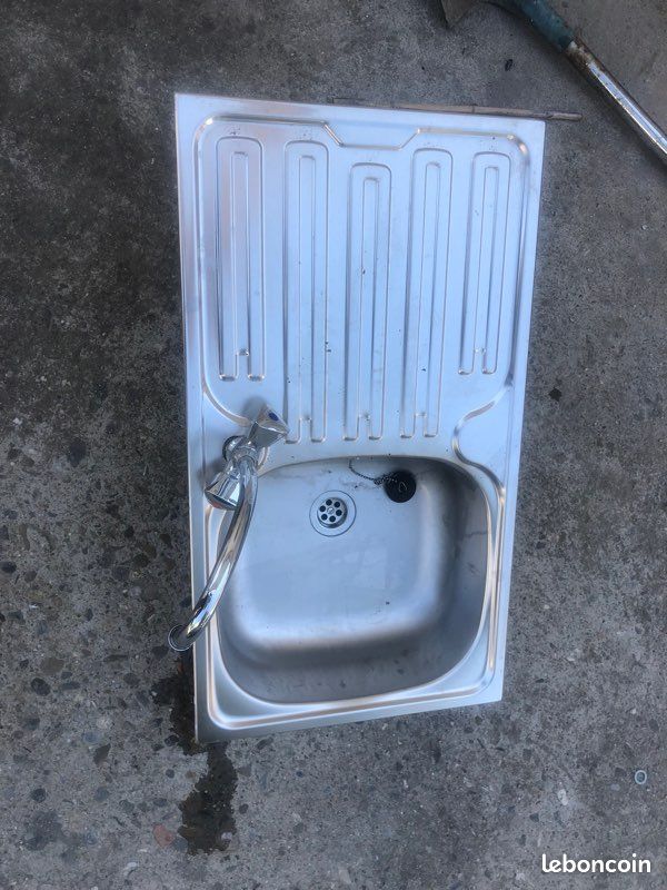 Lavabo avec robinet (image 2)