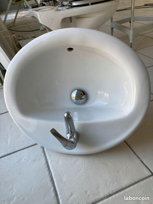 Ensemble sdb : miroir mural lumineux avec tablettes + 2 lavabos céramique blancs à encastrer avec mitigeurs / bondes clic-clac / évacuations (image 14)