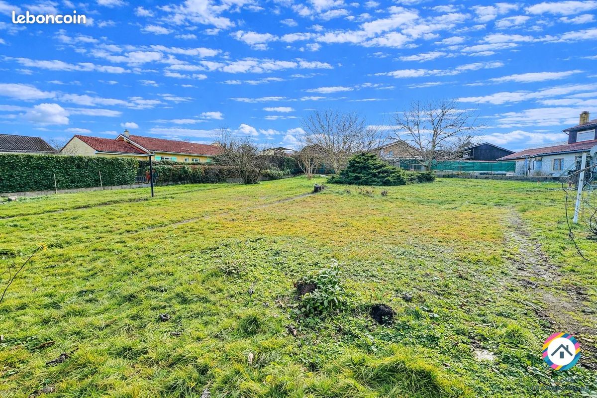Terrain 656 m² · à Massieux · 656 m² · 158 000 €