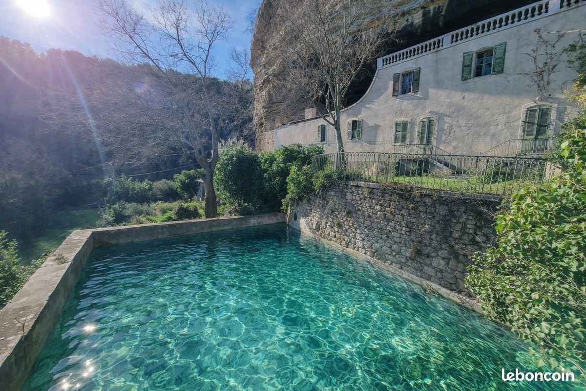 Maison 10 pièces 300 m² · à L'Isle-sur-la-Sorgue · 300 m² · 680 000 €
