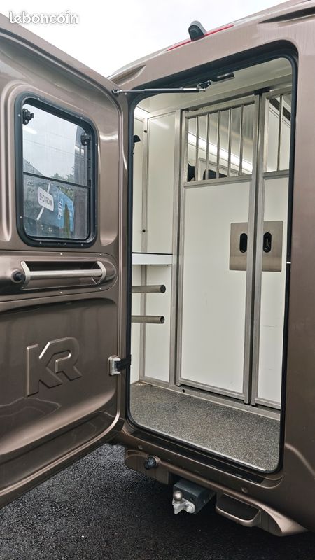 Camion VL Krismar 2 chevaux 5 places assises Stalles (image 7)