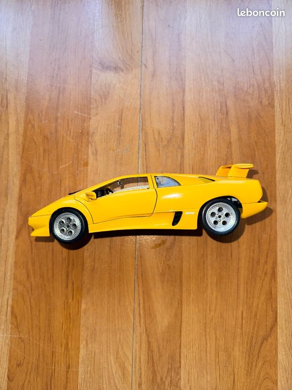 Lamborghini Diablo jaune Burago 1990 miniature 1:18 portes ouvrantes bon état collection (image 6)
