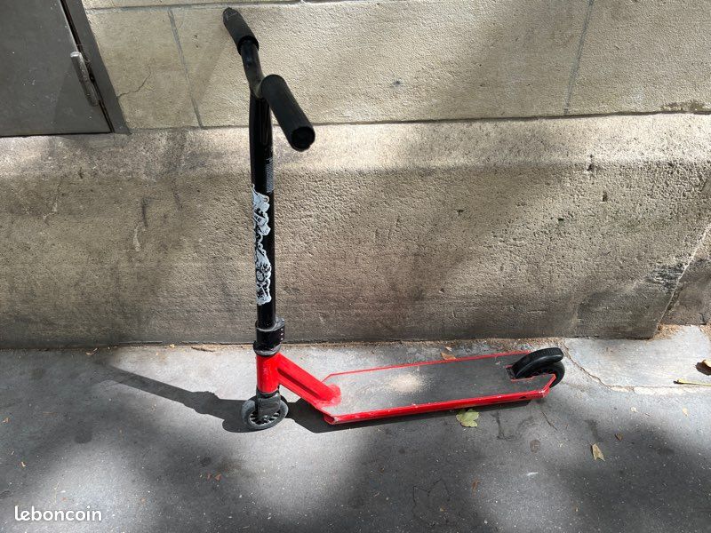 Trottinette Oxelo noire et rouge (image 1)