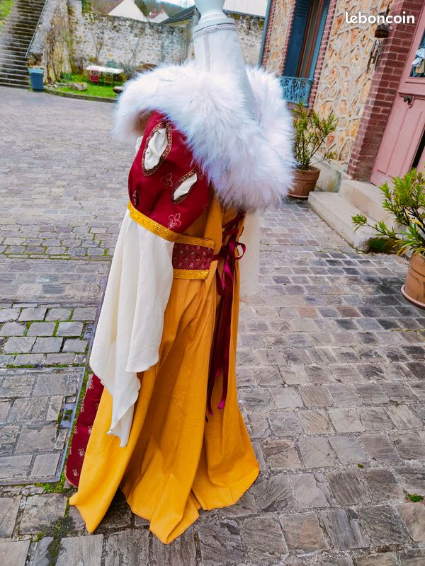 Robe médiévale ou Renaissance pour femme (image 2)
