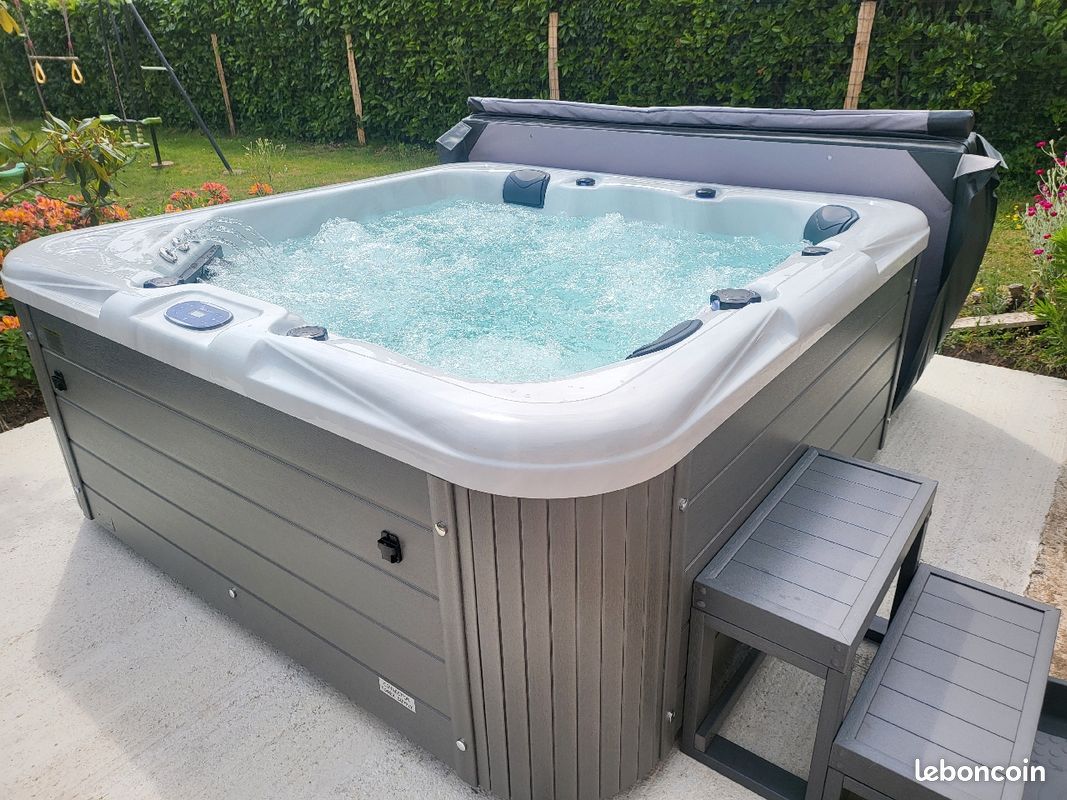 SPA jacuzzi (image 1)