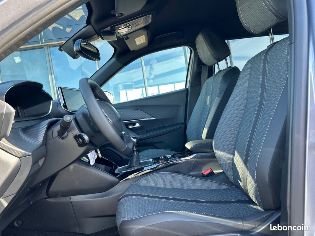 Peugeot 2008 (2) 100 ch ALLURE (image 6)