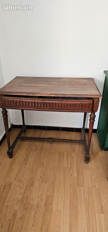 Petite table ancienne (image 1)