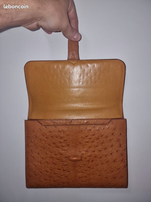 Pochette En Cuir D'autruche Vintage Années 70/80 - Couleur Rouge, Clutch Rétro, état Bon Pour Son âge
