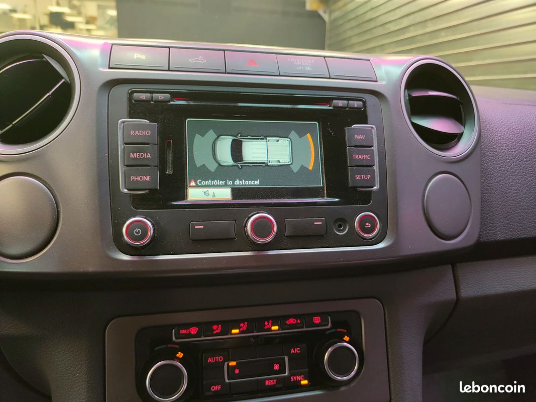 VOLKSWAGEN AMAROK HIGHLINE Double Cabine 2.0 BiTDi 180cv 4Motion - Historique d'entretien - Caméra - Attelage - Sièges chauffants en cuir - (image 19)