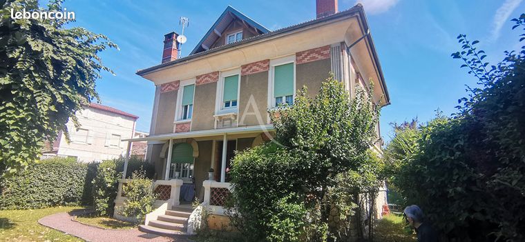 Maison 8 pièces 217 m²