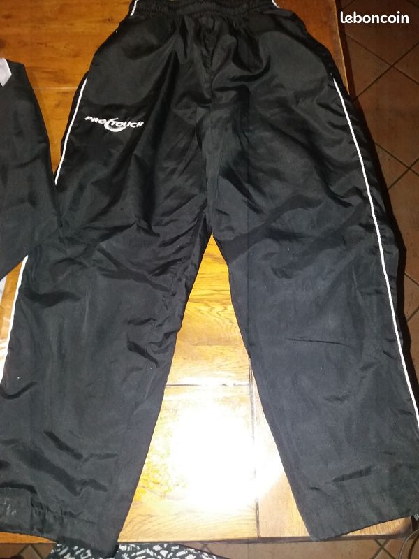 Ensemble de survêtement pro touch comme neuf 6 ans (image 1)