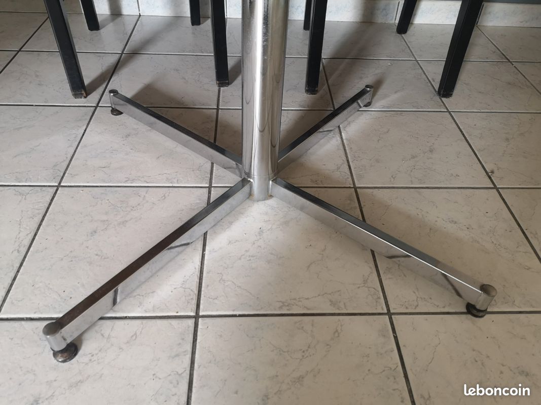 Table ronde et 4 chaises (image 2)