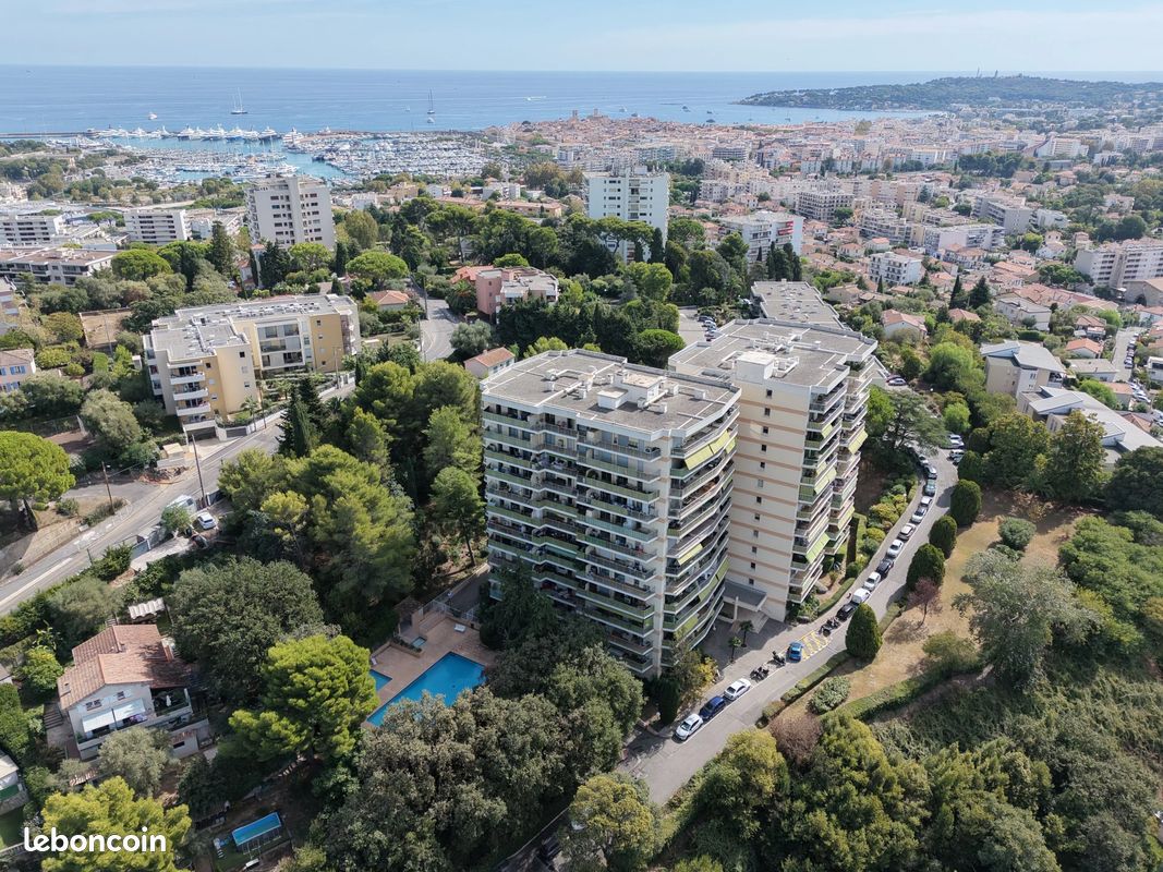 Appartement 3 pièces 68 m² · à Antibes · 68 m² · 275 000 €