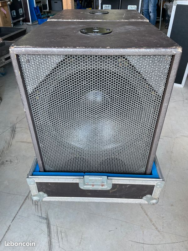 Paire de caissons de basse L ACOUSTICS SB115 avec Flycase (image 1)