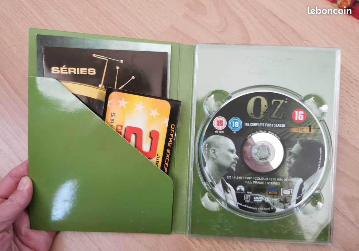 DVD "OZ" - saisons 1, 2 et 3 (image 5)