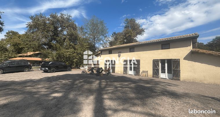 Propriété de 180 m2 sur 4400m2 de terrain