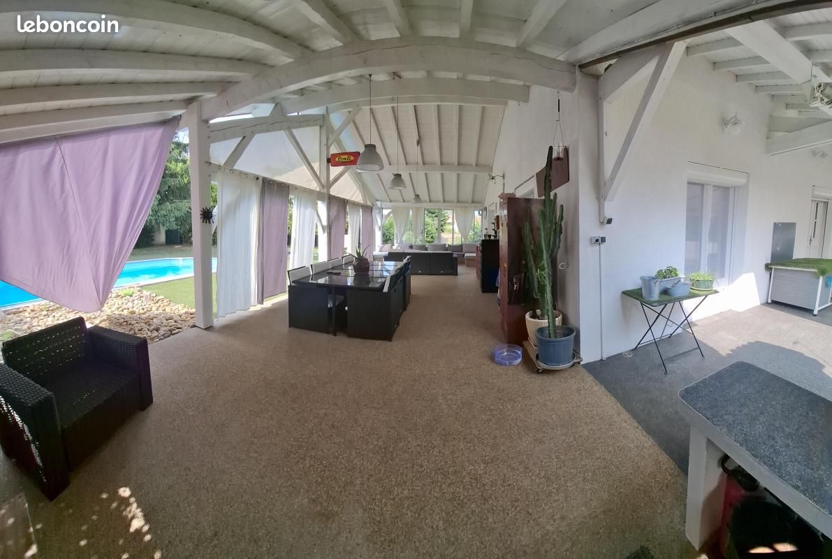Maison 7 pièces 210 m² · à Saint-Georges-de-Reneins · 210 m² · 445 000 €