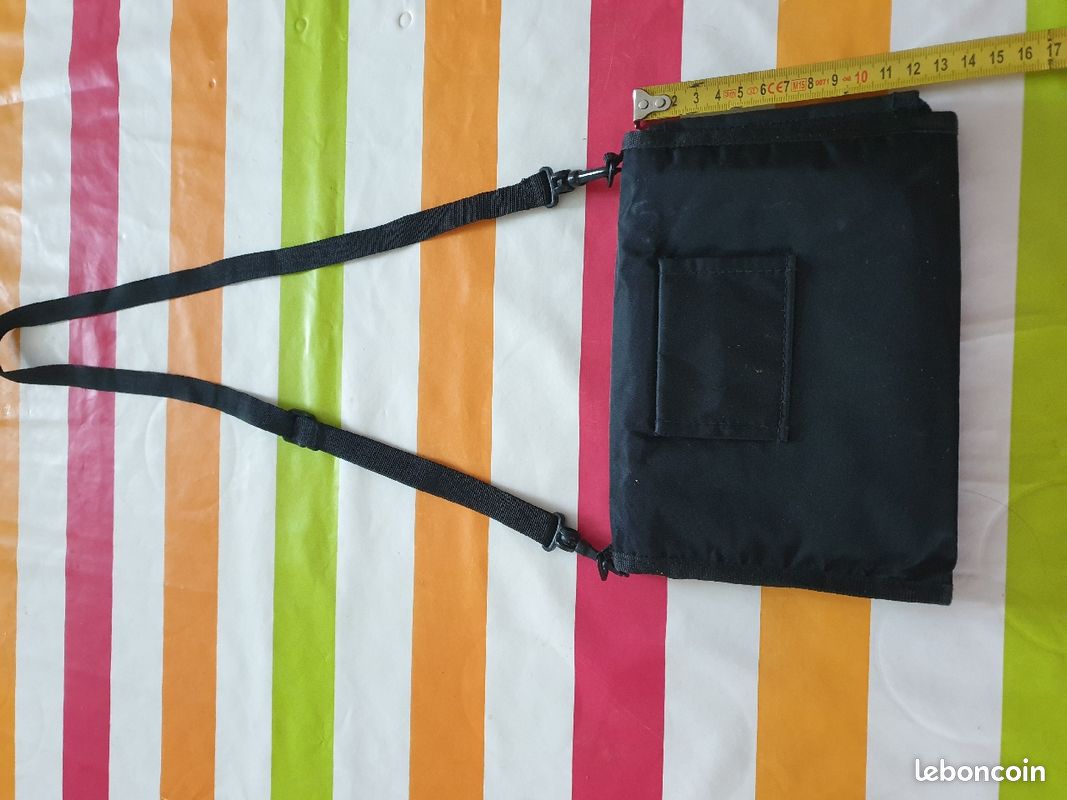 Petit sac noir bandoulière/banane attachée à la ceinture (image 3)